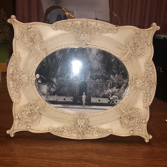 Shabby Chic Photo Frame with intricate details! - Picture 3 of 17